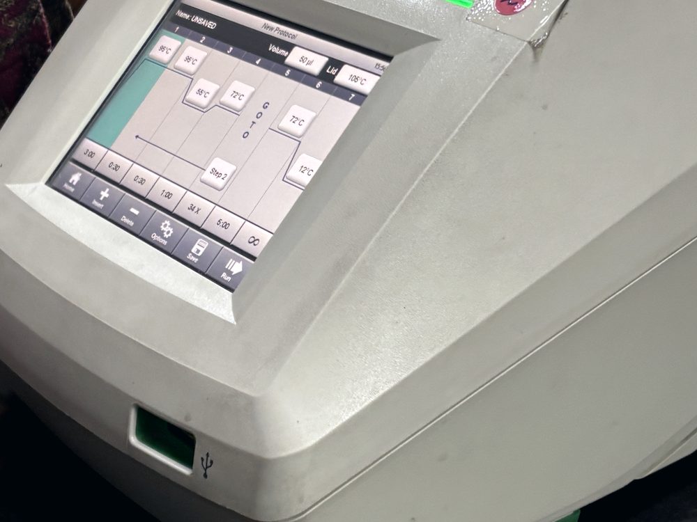 A thermal cycler touchscreen showing a protocol editor with an unsaved programme.